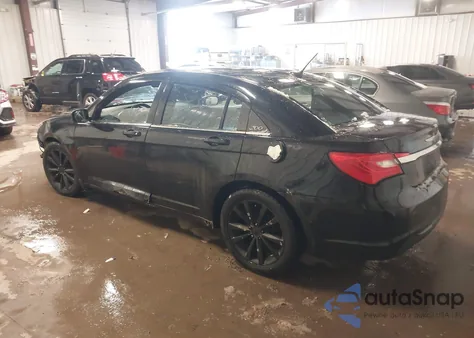 2014 Chrysler 200 Touring z USA, uszkodzony, nr VIN 1C3CCBBG4EN132056